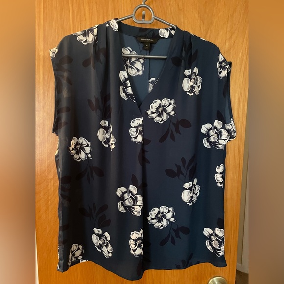 Floral Top - Picture 3 of 3